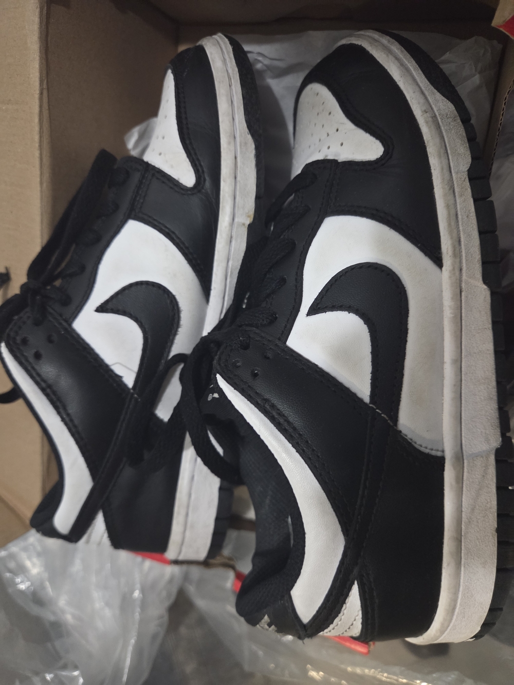 Nike Men’s Black/White Low-Top Sneakers